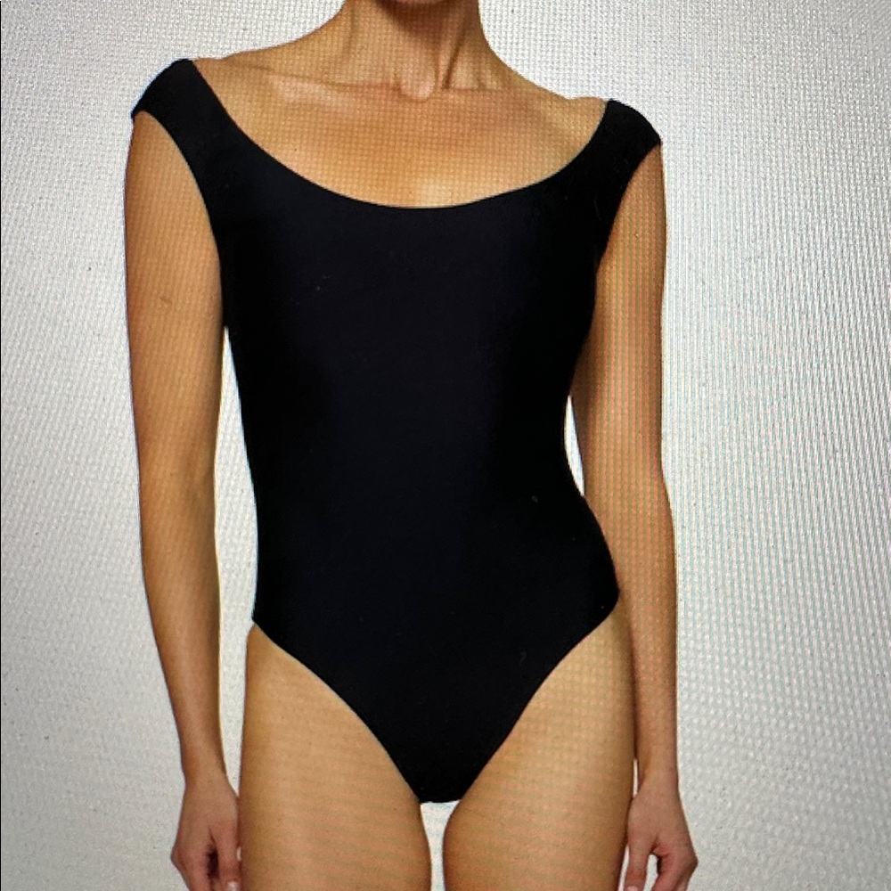 DOS GARDENIAS Sophia one piece blk bathing suit NWT med.
